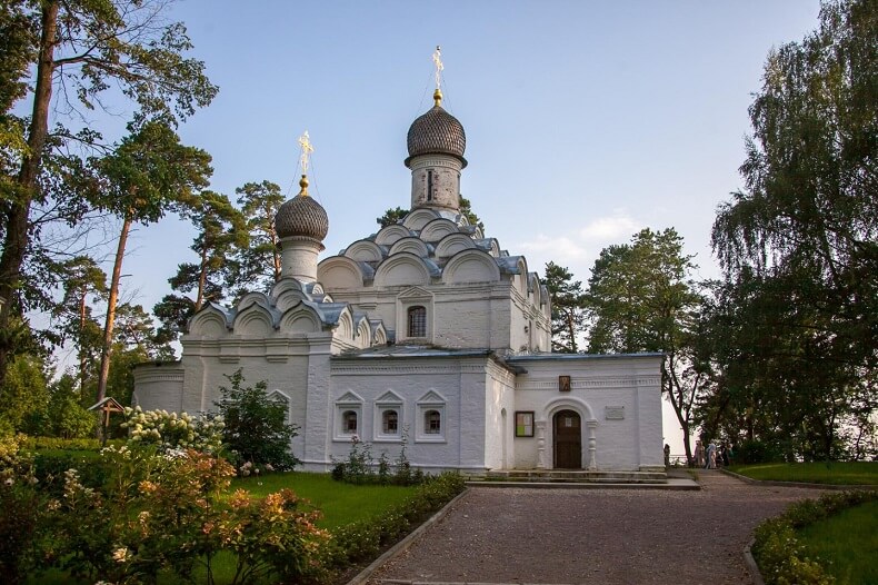 Храмовый комплекс при доме отдыха Архангельское